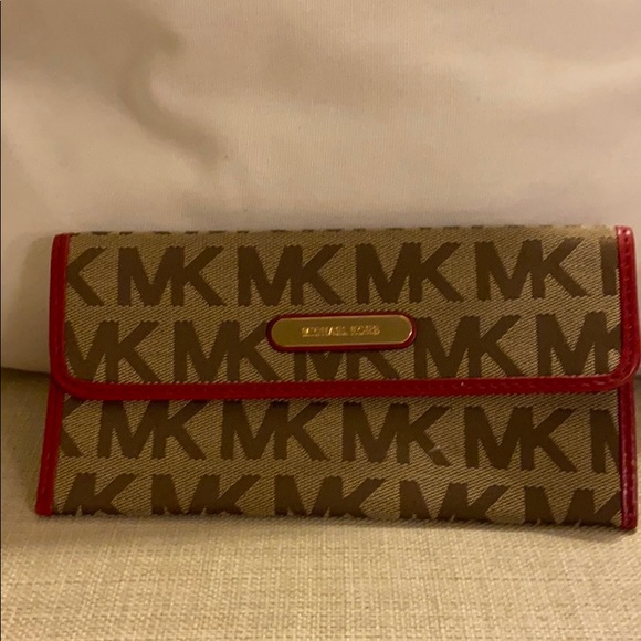 Michael Kors wallet - Picture 1 of 2